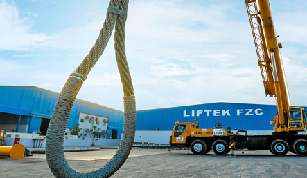 143 meters of the world's longest wind turbine blade arrived in Yangjiang, Guangdong Province