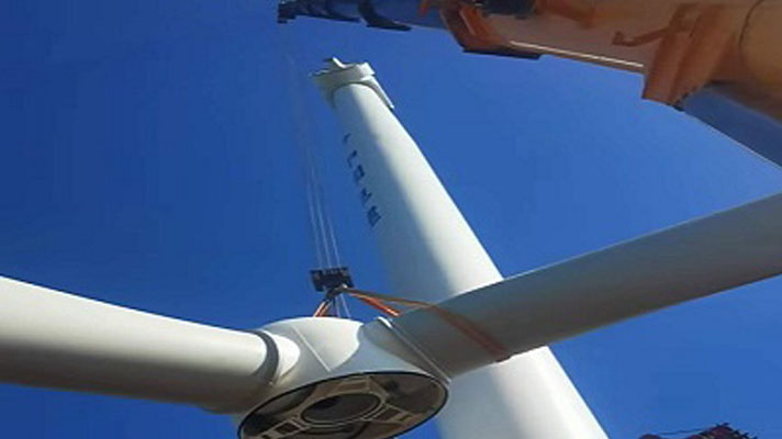 The World's Largest Crane Has Successfully Lifted The Largest Wind Turbine On Land